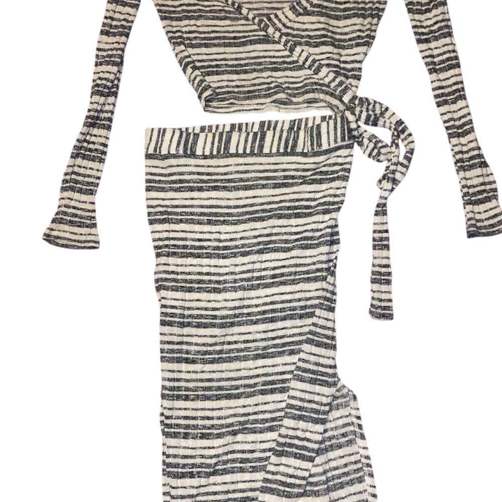Fashion Nova Black and White Bell Sleeve V-Neck Sweater Dress